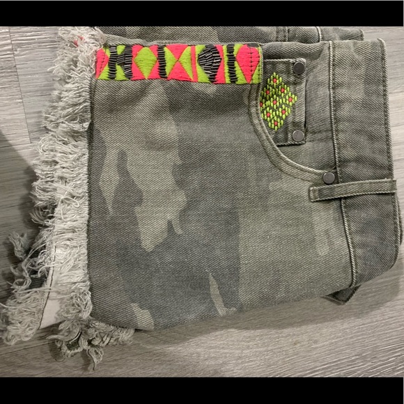 Roxy Jean Shorts - Picture 3 of 5